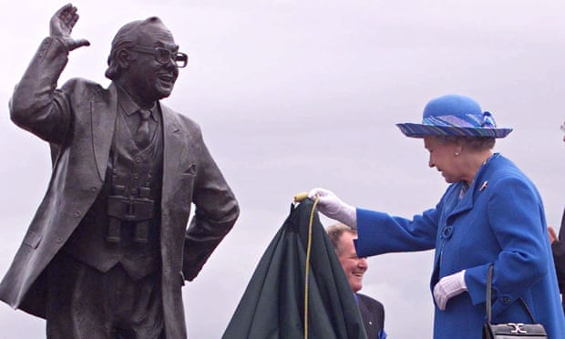 Eric-Morecambe-statue-wit-010.jpg