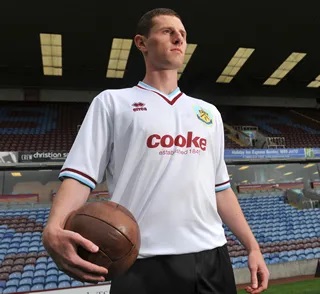 burnley-away-kit 2009 10.jpg