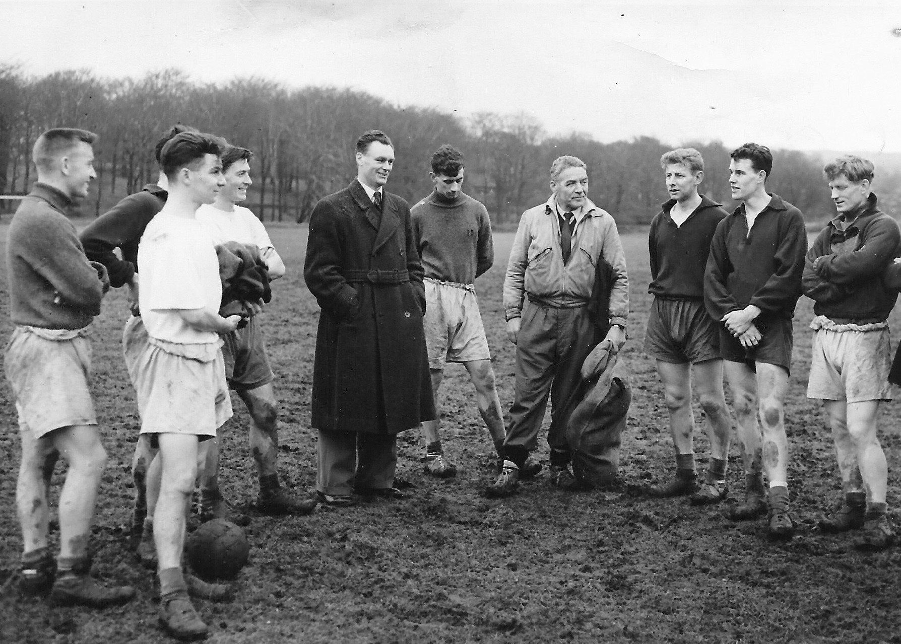gawthorpe 1956 squad in mud.jpg