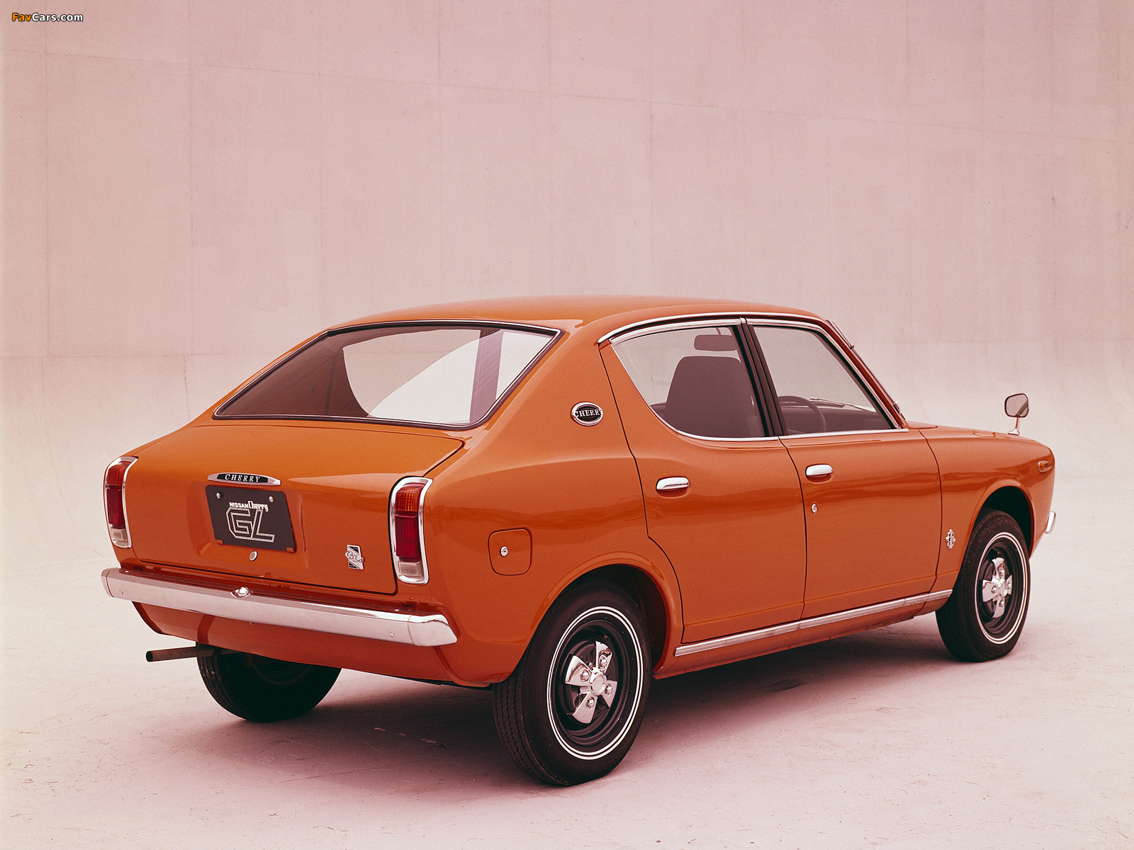 nissan_cherry_1970_pictures_4_1600x1200.jpg