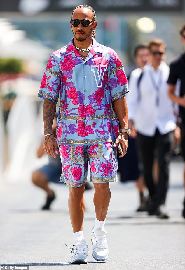 58975535-10908655-Flower_power_Lewis_Hamilton_rocked_a_colourful_Versace_co_ord_as-m-4_1655041933666.jpg