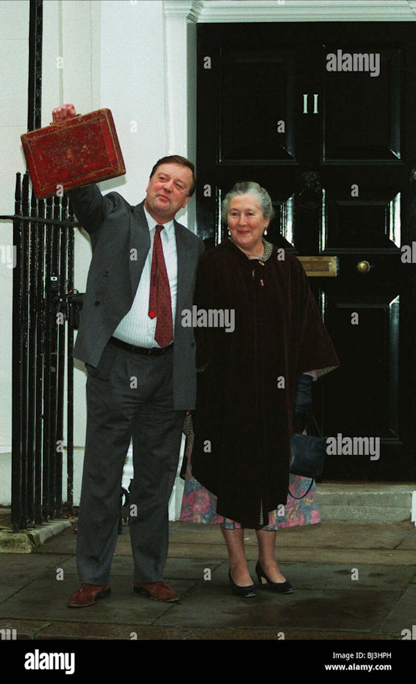 kenneth-clarke-mp-wife-hold-budget-box-outside-n0-11-chancellor-of-BJ3HPH.jpg
