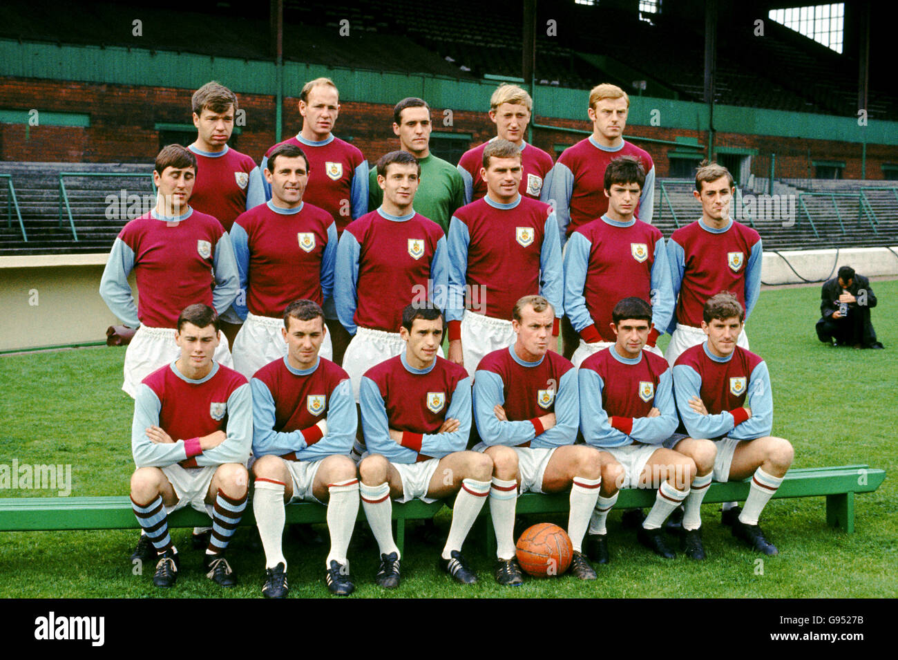 burnley-team-group-back-row-l-r-alex-elder-andy-lochead-harry-thomson-G9527B.jpg