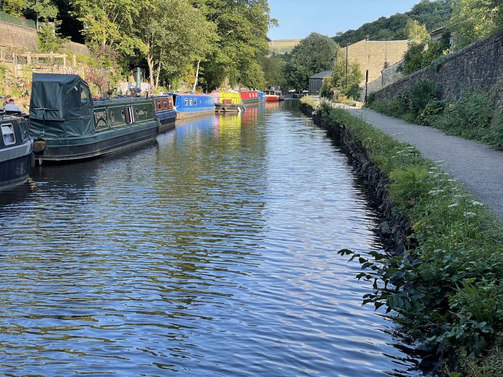 Rochdale Canal 1.jpg