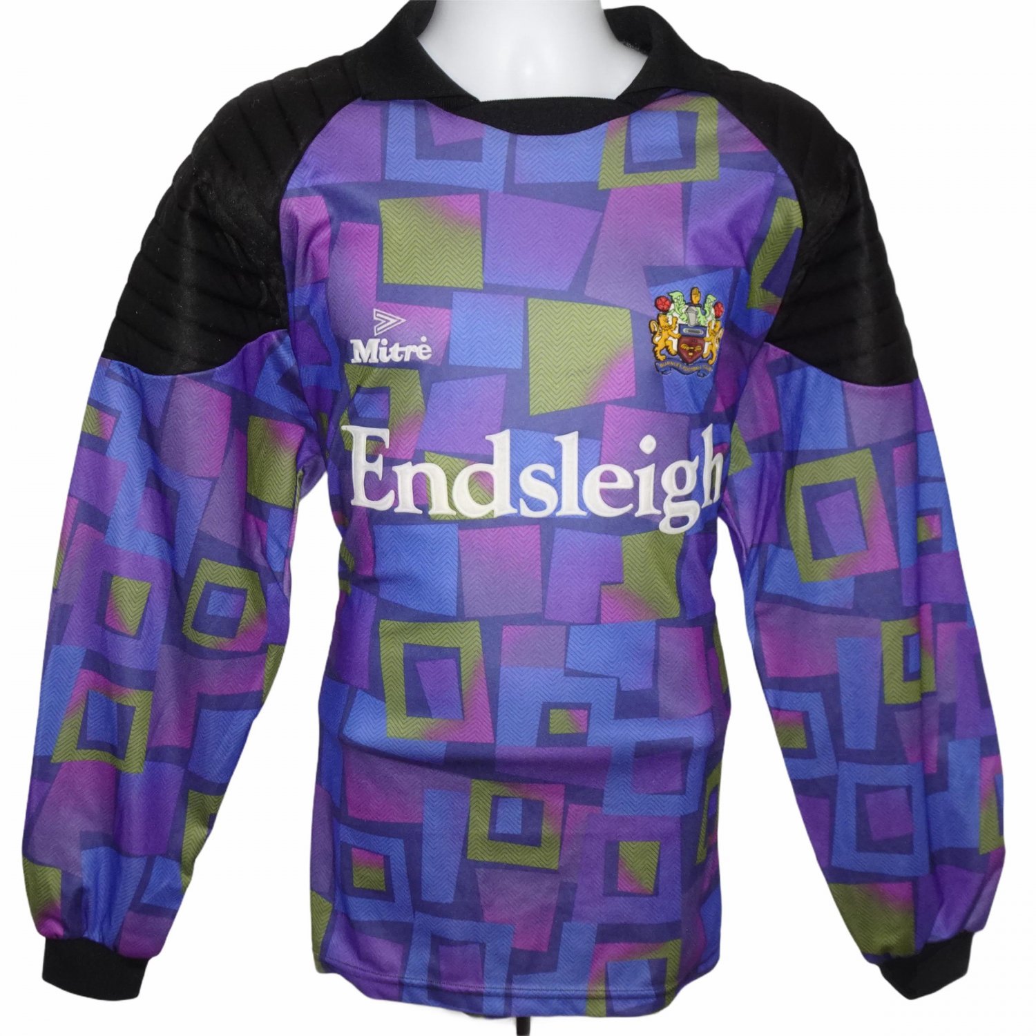 burnley-goalkeeper-football-shirt-1993-1995-s_76972_1.jpg
