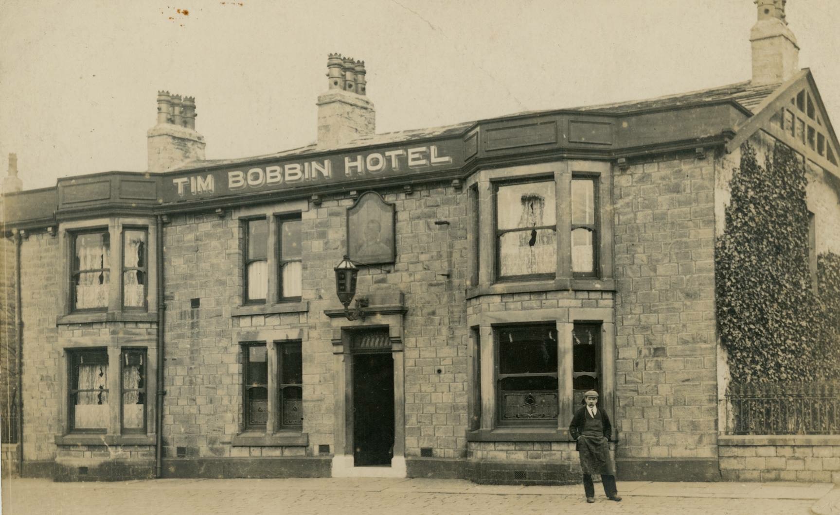 Tim Bobbin Hotel Burnley good olf postcard 1890s.JPG
