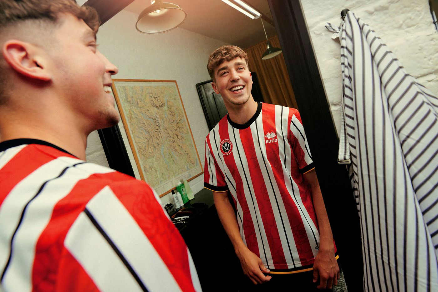 2922_sheffield_united_24_25_errea_home_kit_04.jpg