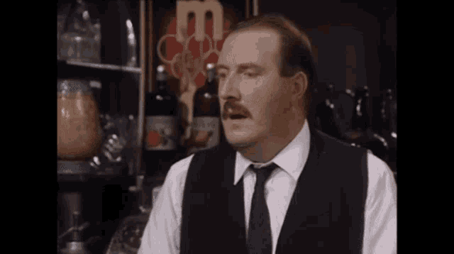 allo-allo-rene-artois.gif