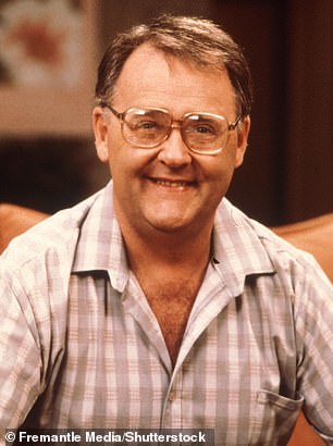 92688095-14151883-The_soap_opera_icon_who_has_played_Harold_Bishop_on_the_Australi-m-31_1733219629472.jpg