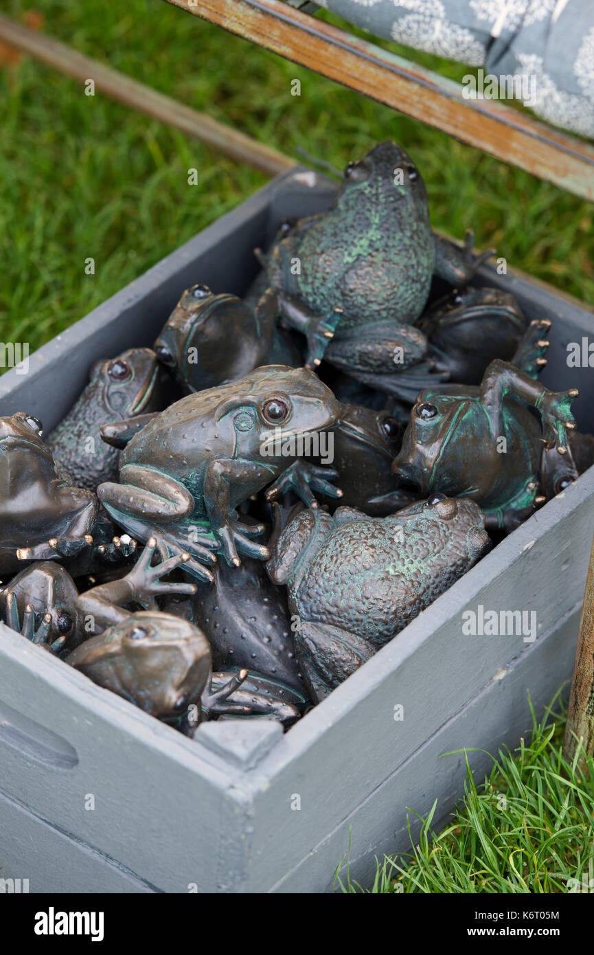 box-of-ornamental-plastic-frogs-uk-K6T05M.jpg