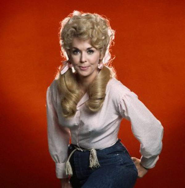 donna-douglas-in-the-beverly-hillbillies-death-ftr.jpg