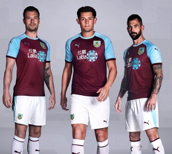 Home Kit 2018-19.jpg